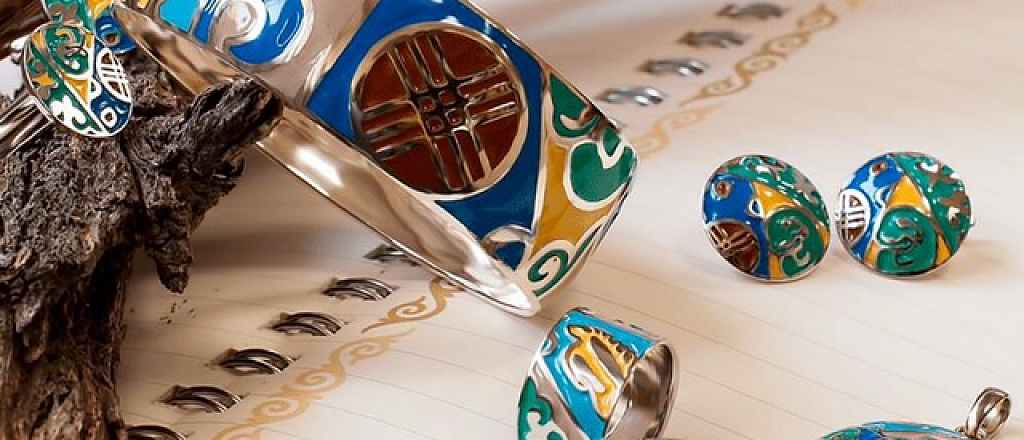 kazakh-jewelers-on-how-they-create-fashionable-jewelry-with-national-ornaments