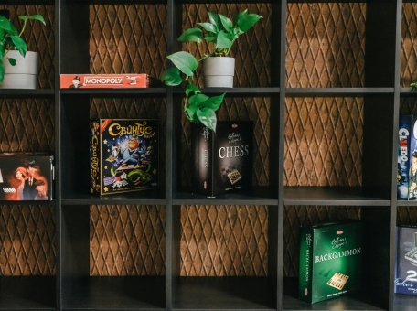 9-nastol-nyh-igr-v-kotorye-mozhno-igrat-s-det-mi