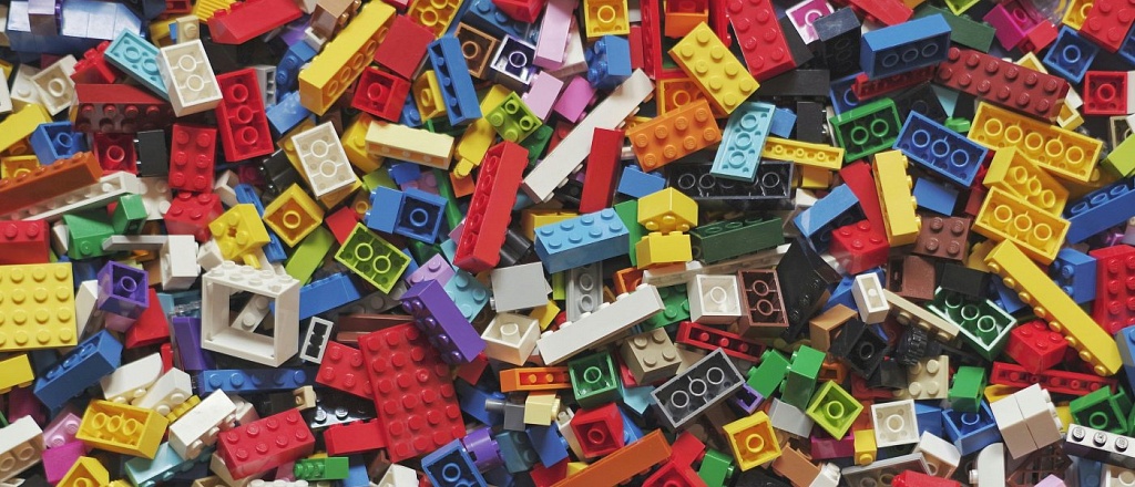 deloitte-vydelit-sotrudnikam-do-1000-na-pokupku-lego