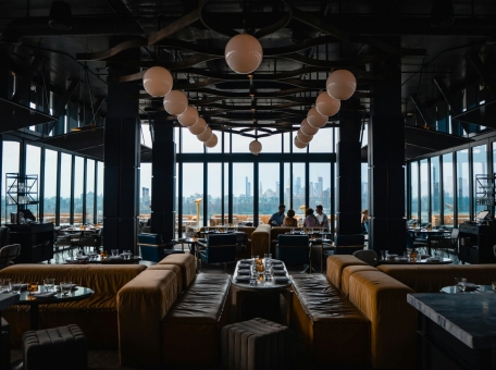 gde-pouzhinat-s-krasivym-vidom-v-tashkente-10-zavedeniy-s-luchshimi-terrasami