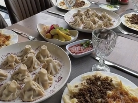 8-mest-v-baku-gde-podayut-samye-vkusnye-yarpag-hingal-i-hinkali