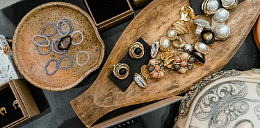 15 локальных брендов Ташкента: украшения, одежда и арт от местных мастеров