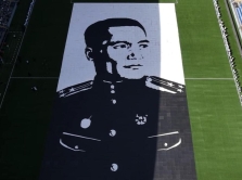 na-stadione-astana-areny-poyavilsya-portret-bauyrzhana-momyshuly