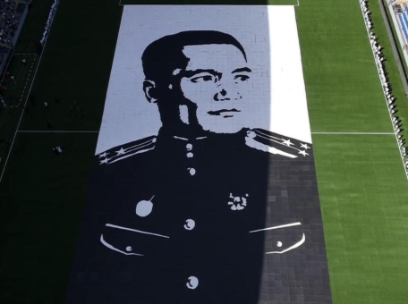 na-stadione-astana-areny-poyavilsya-portret-bauyrzhana-momyshuly