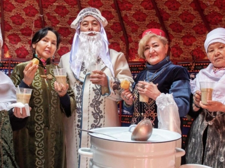 kuda-poehat-na-nauryz-v-kazahstane-gastrofestival-v-shymkente-i-turpoezd-jibek-joly