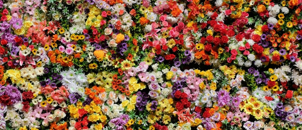 skol-ko-tratyat-kazahstancy-na-podarki-k-8-marta-issledovanie-zolotogo-yabloka-i-flowwow