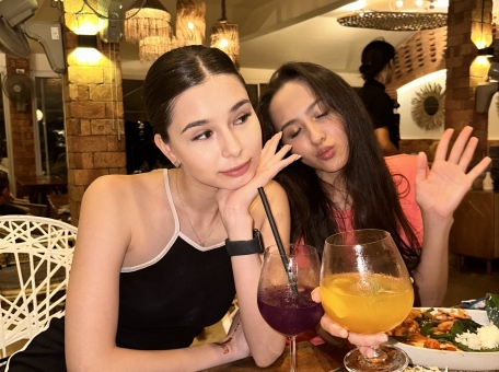 15-zavedeniy-almaty-s-edoy-muzykoy-i-tancami