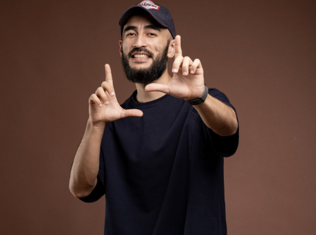 professional-nyy-diktor-o-tom-skol-ko-mozhno-zarabotat-na-ozvuchke-reklamy-o-rashodah-i-vedenii-byudzheta