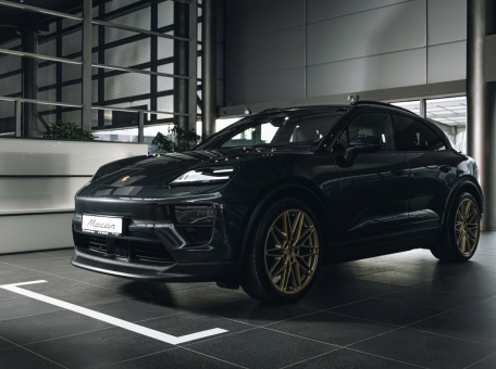 pervyy-polnost-yu-elektricheskiy-porsche-macan-uzhe-v-kazahstane