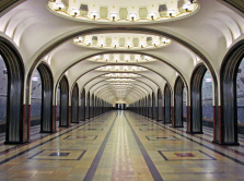 v-moskovskom-metro-ustanovili-golograficheskie-ekrany