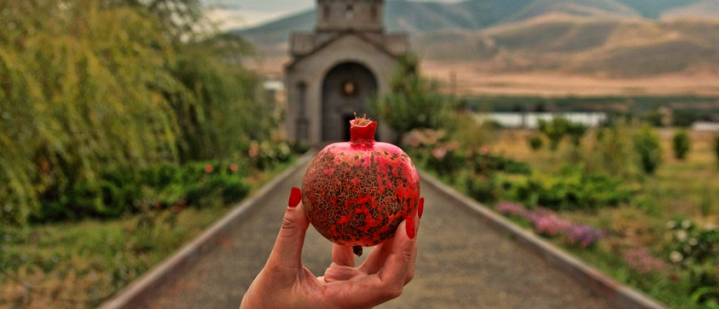 what-to-bring-from-yerevan-fresh-pomegranates-kosichka-cheese-and-sujuk