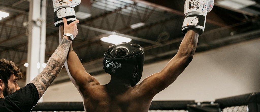 ernazar-akmataliev-podpisal-kontrakt-s-amerikanskoy-ligoy-raf