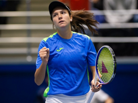 kazahstanskaya-tennisistka-sovershila-sensaciyu-i-vpervye-zavoevala-titul-chempionki-turnira-wta-500