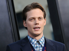 bill-skarsgard-sygraet-shvedskogo-prestupnika-v-mini-seriale-ot-netflix