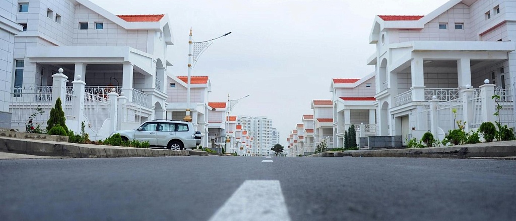 exploring-ashgabat-s-historic-districts-a-walking-tour-of-old-world-architecture