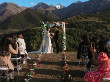 molodaya-para-iz-kyrgyzstana-o-tom-kak-provesti-svad-bu-za-40-000-somov