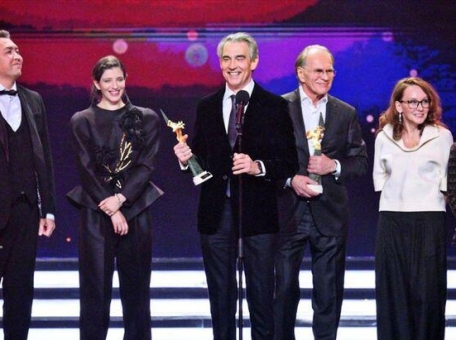 kyrgyzstanskiy-rezhisser-nurbek-egen-poluchil-kinopremiyu-zolotoy-orel-v-moskve