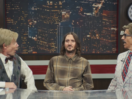 red-hot-chili-peppers-anonsirovali-mirovoy-tur-v-parodiynom-vypuske-novostey