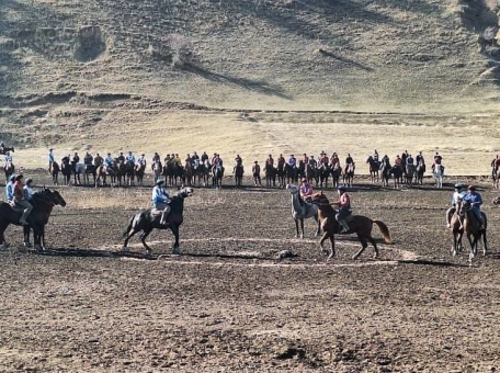 v-oshskoy-oblasti-otkryli-novyy-ippodrom