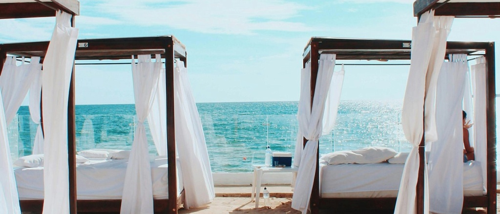 7-plyazhey-i-beach-klubov-dlya-ideal-nogo-letnego-otdyha-v-baku