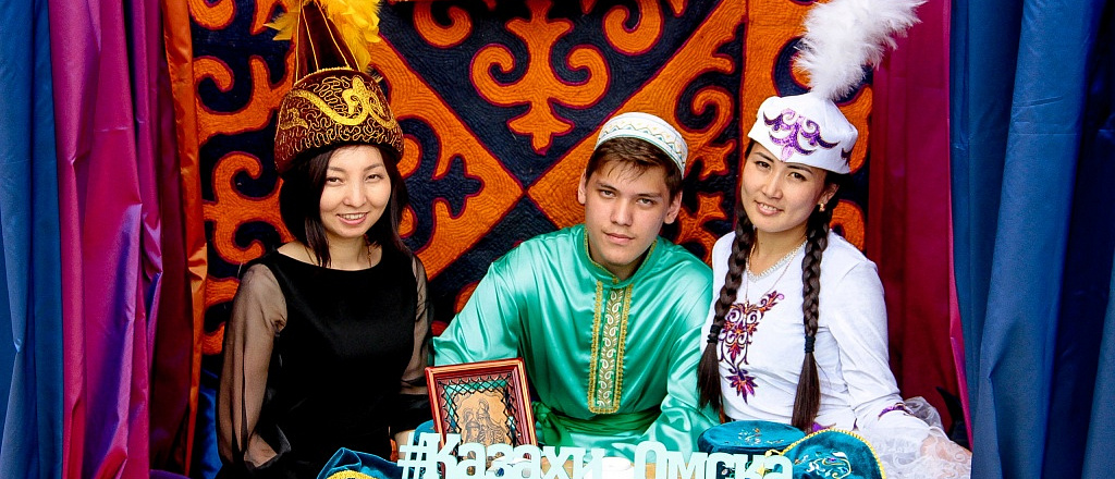 omskie-kazahi-o-konkurse-kelinok-kazahskih-aulah-i-kazahskom-yazyke-v-shkolah