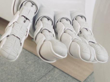 amazon-gotovit-domashnego-robota-s-moschnym-ii