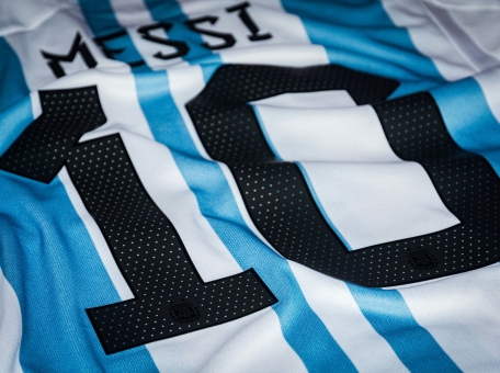 v-argentine-otkryli-samuyu-vysokuyu-statuyu-lionelya-messi