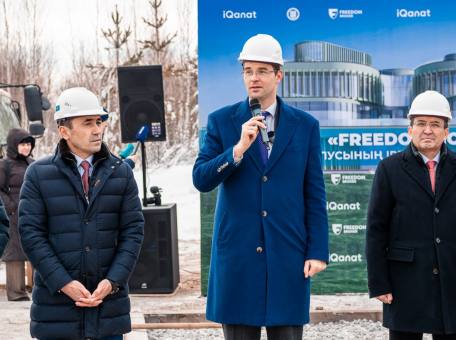 timur-turlov-profinansiroval-stroitel-stvo-kampusa-shkoly-iqanat-v-dar-sel-skim-detyam