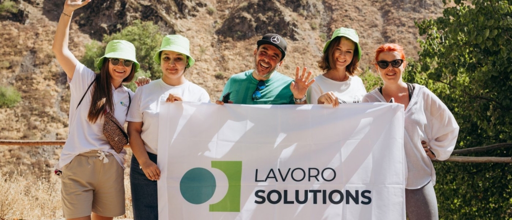 sobrat-komandu-za-nedelyu-i-sekonomit-do-80-rashodov-na-naym-opyt-lavorosolutions-na-rynkah-uzbekistana-i-kazahstana