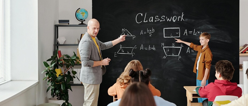 10-chastnyh-shkol-bishkeka-s-uporom-na-yazyki-it-i-liderstvo