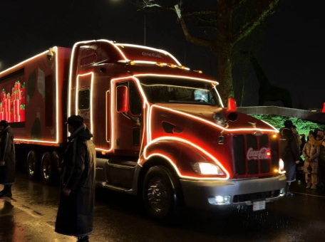 novogodniy-karavan-coca-cola-zavershil-prazdnichnoe-puteshestvie-po-uzbekistanu