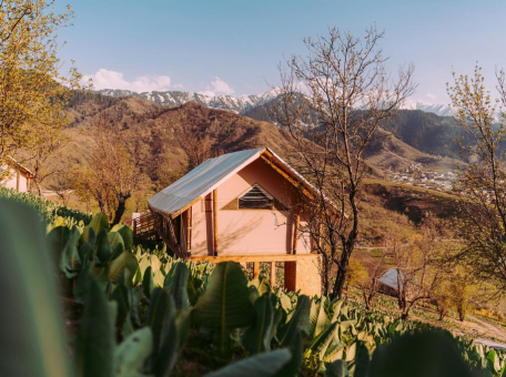 where-to-find-stylish-glamping-and-yurt-camps-in-central-asia-15-interesting-locations