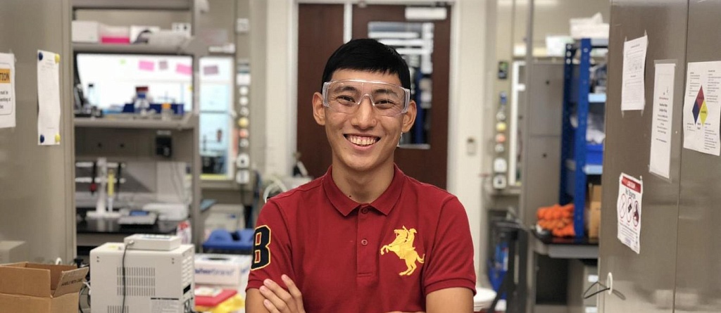 Аян Жумекенов о пути от КТЛ и международных школьных олимпиад до работы у Нобелевского лауреата