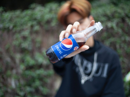 pepsi-vpervye-za-15-let-menyaet-logotip