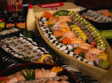 7-mest-gde-zakazat-samye-vkusnye-sushi-i-rolly-v-oshe