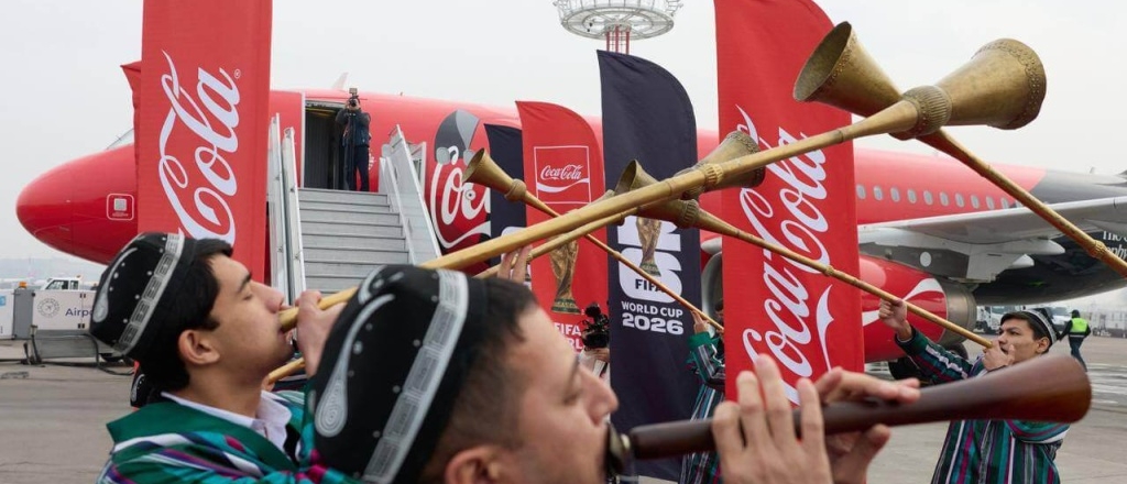 v-tashkent-pribyl-kubok-chempionata-mira-po-futbolu-fifa