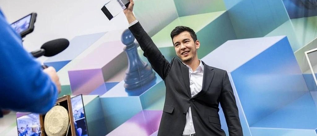 uzbekskiy-shahmatist-nodirbek-abdusattorov-stal-chempionom-tata-steel-chess-2026
