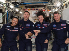 astronavty-spacex-uspeshno-vernulis-na-zemlyu