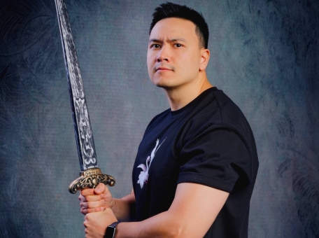 azamat-uzhangaliev-o-tom-pochemu-vzroslym-nel-zya-igrat-v-videoigry