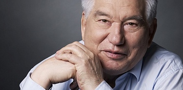 В Риме открыли памятник всемирно известному кыргызскому писателю Чингизу Айтматову