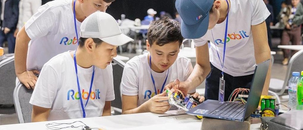 central-asian-university-ob-edinil-global-noe-tehnologicheskoe-soobschestvo-na-cau-tech-summit-2026