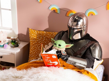 zvezdnye-voyny-vozvraschayutsya-vyshel-treyler-novogo-epizoda-s-pedro-paskalem