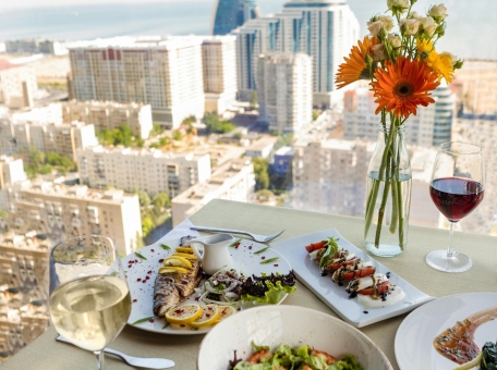 gde-otmetit-den-rozhdeniya-v-baku-10-restoranov-s-prazdnichnym-inter-erom-i-shou-programmoy