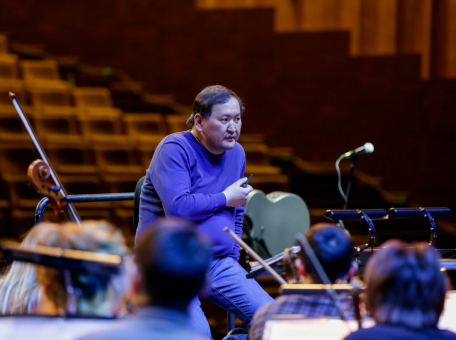 arman-urazgaliev-o-kar-ere-dirizhera-talantlivyh-pedagogah-i-sozdanii-orkestra-v-teatre-astana-ballet