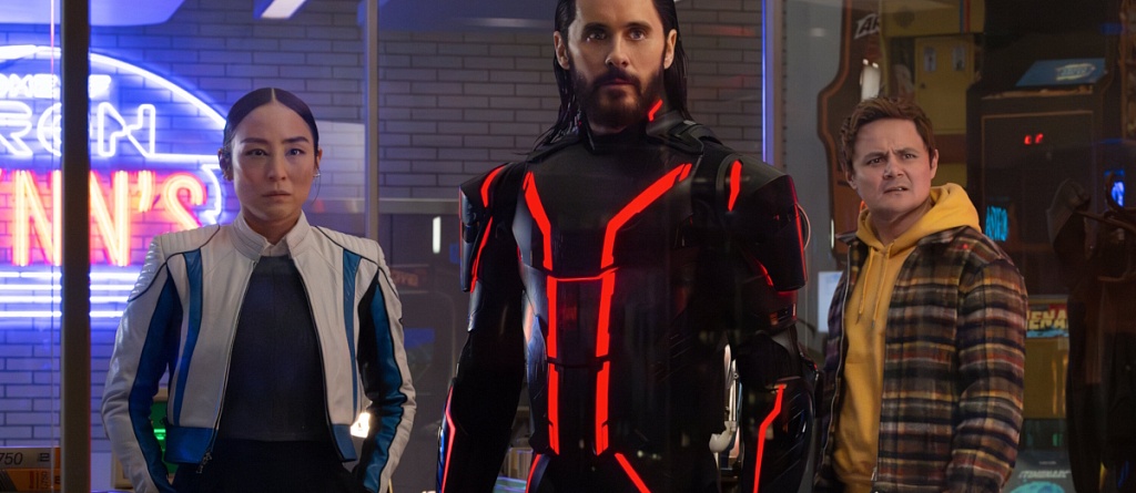 Самые обсуждаемые фильмы 2025 года: 15 премьер, которые смотрели все