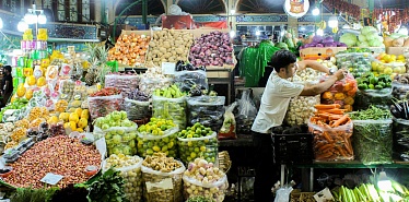Markets and bazaars of Dushanbe: where to look for profitable shopping and oriental flavor