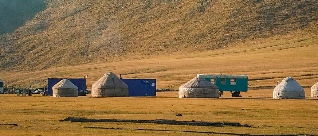 history-and-meaning-of-kyrgyz-symbols-from-the-kalpak-to-ornaments