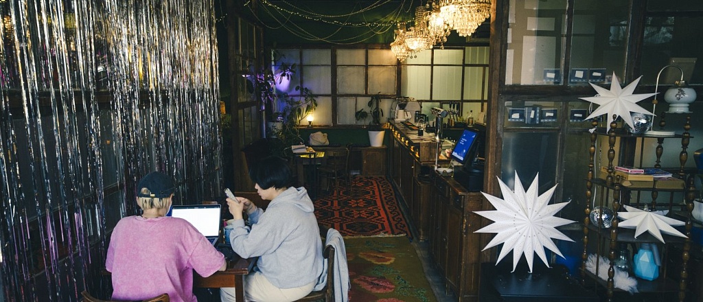 ot-plenochnoy-laboratorii-k-baru-aku-sharsheeva-i-artem-akimov-o-sozdanii-doma-kul-t-v-bishkeke