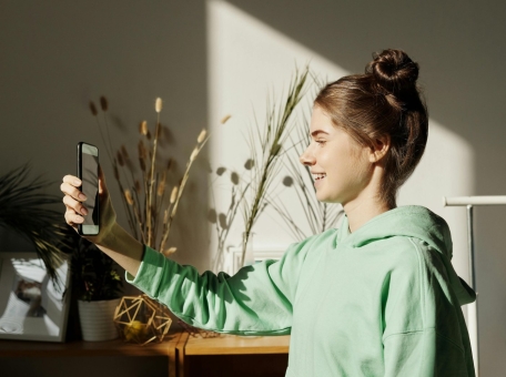 chatgpt-nachnet-trebovat-selfi-u-pol-zovateley