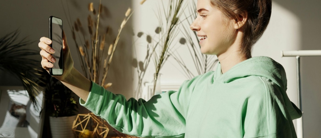 chatgpt-nachnet-trebovat-selfi-u-pol-zovateley